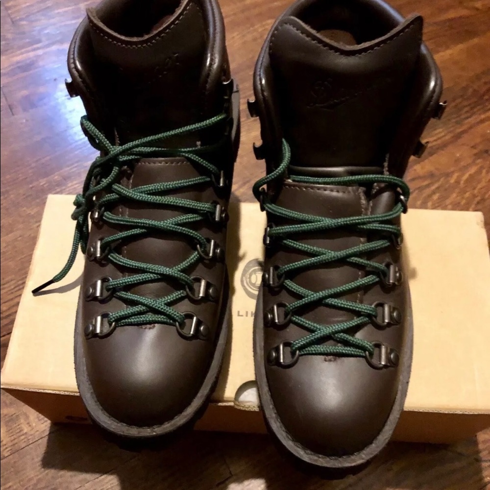Danner Mountain Light II (Women’s 10, Men’s 8)